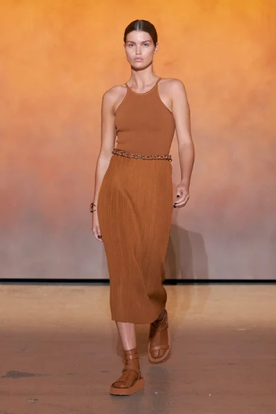 Look 15